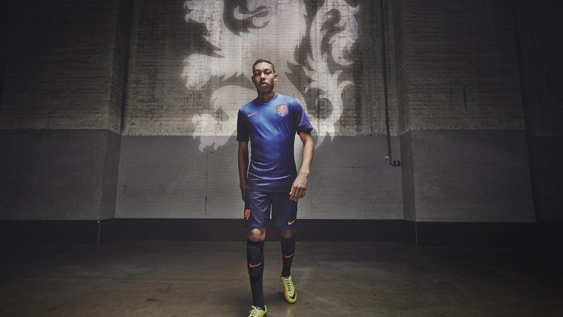 踢球不出汗,发型不能乱!