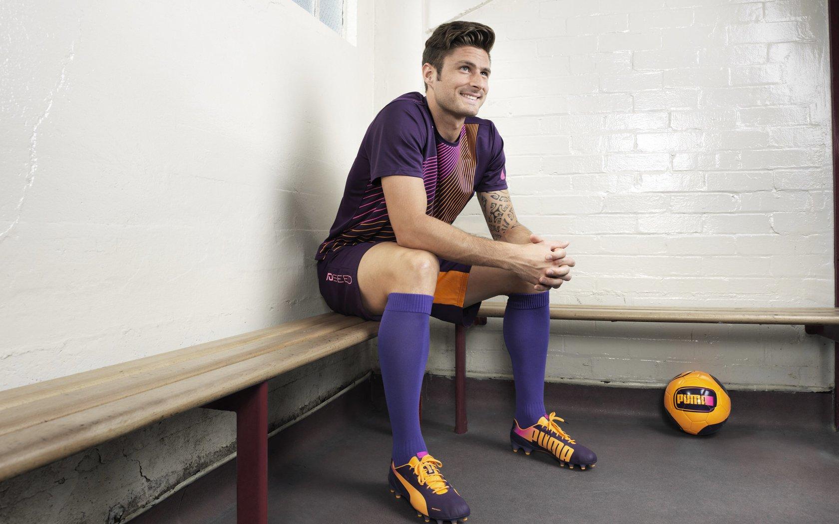 炮哥更衣室新梗引爆社交媒体,传奇老将成球队隐形黏合剂